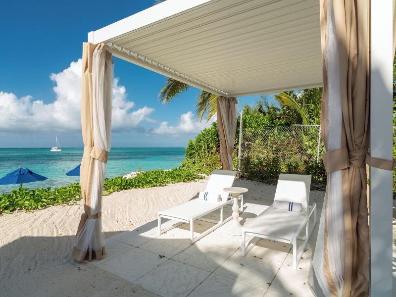 Beachfront At Windsong On The Reef image