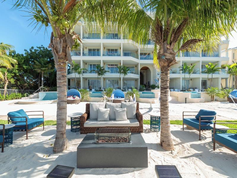 Beachfront At Windsong On The Reef image