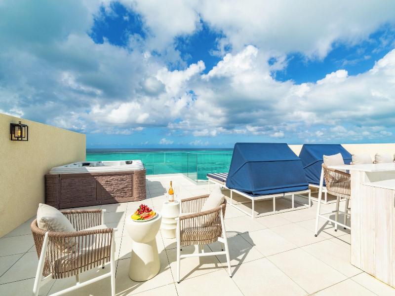 Beachfront At Windsong On The Reef image