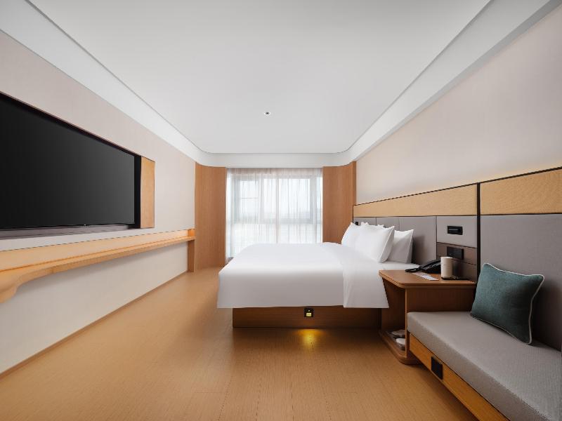 Business King Room