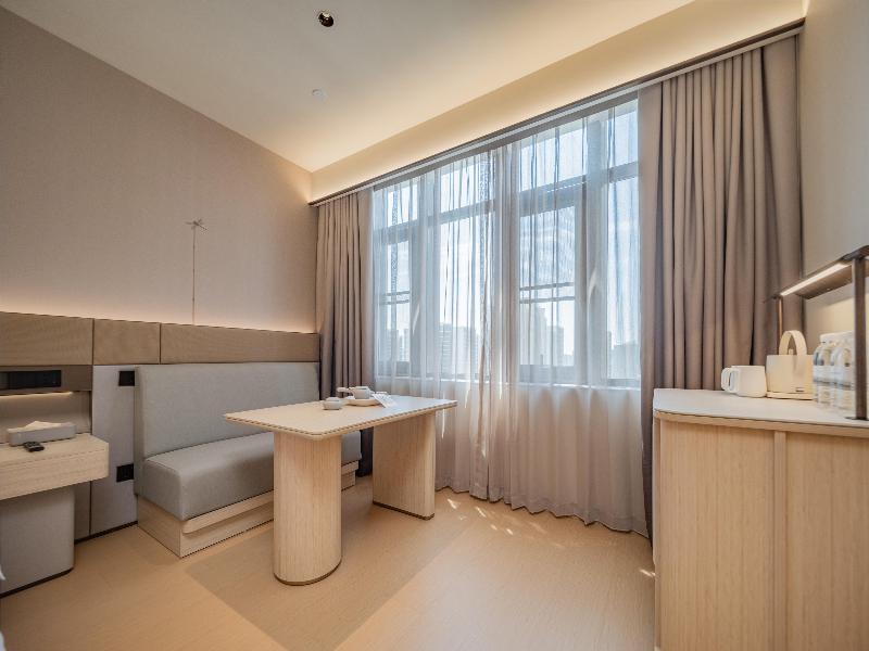 Business King Room