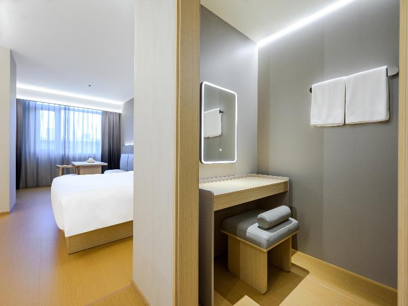 Business King Room