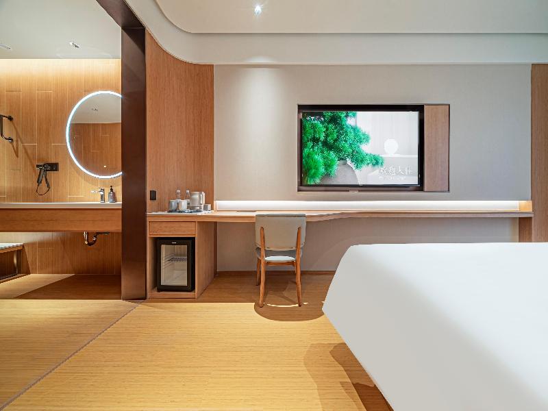Business King Room
