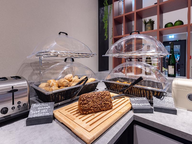 Holiday Inn - the niu Clink Hamburg Barmbek by IHG image