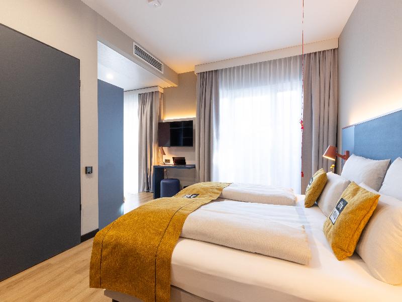 Holiday Inn - the niu Clink Hamburg Barmbek by IHG image