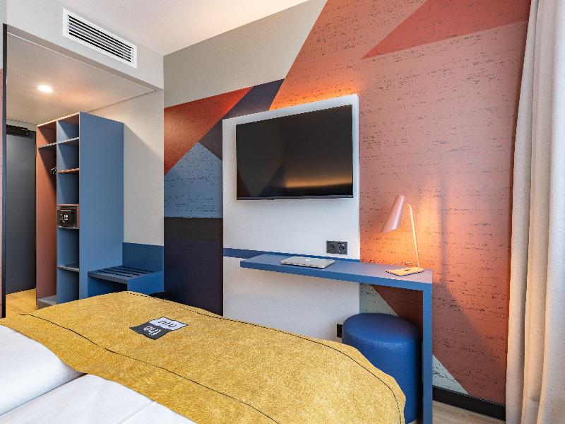 Holiday Inn - the niu Clink Hamburg Barmbek by IHG image