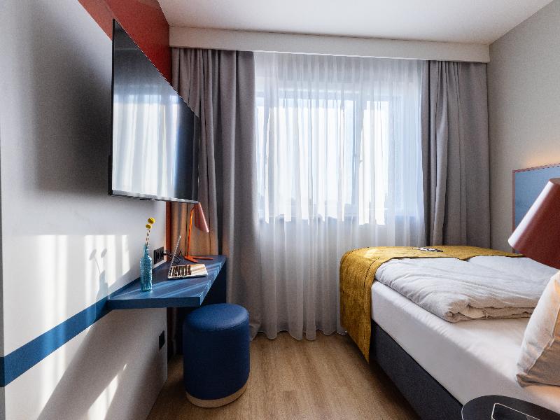 Holiday Inn - the niu Clink Hamburg Barmbek by IHG image