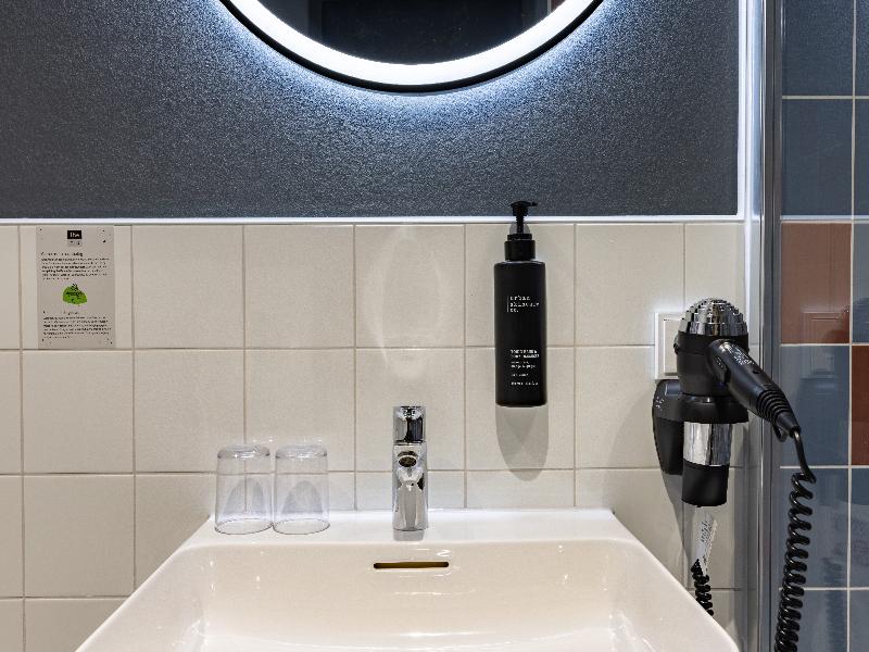 Holiday Inn - the niu Clink Hamburg Barmbek by IHG image