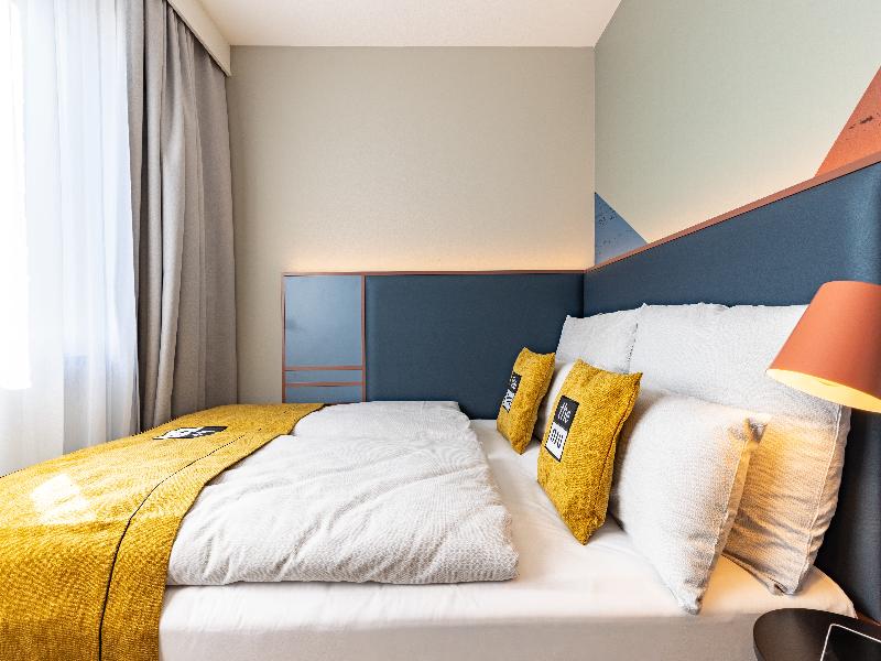 Holiday Inn - the niu Clink Hamburg Barmbek by IHG image