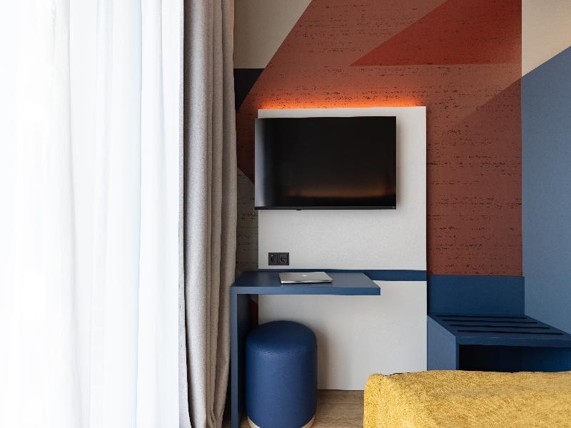 Holiday Inn - the niu Clink Hamburg Barmbek by IHG image
