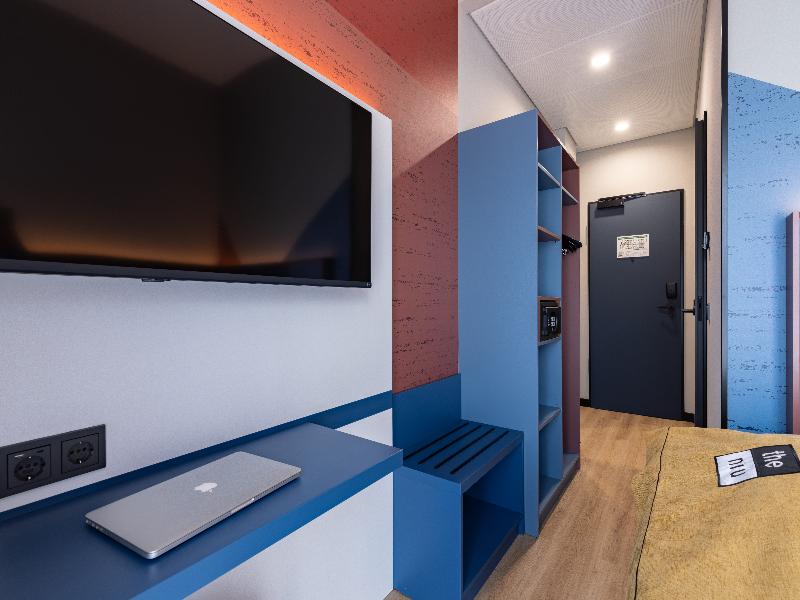 Holiday Inn - the niu Clink Hamburg Barmbek by IHG image