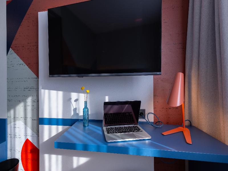 Holiday Inn - the niu Clink Hamburg Barmbek by IHG image