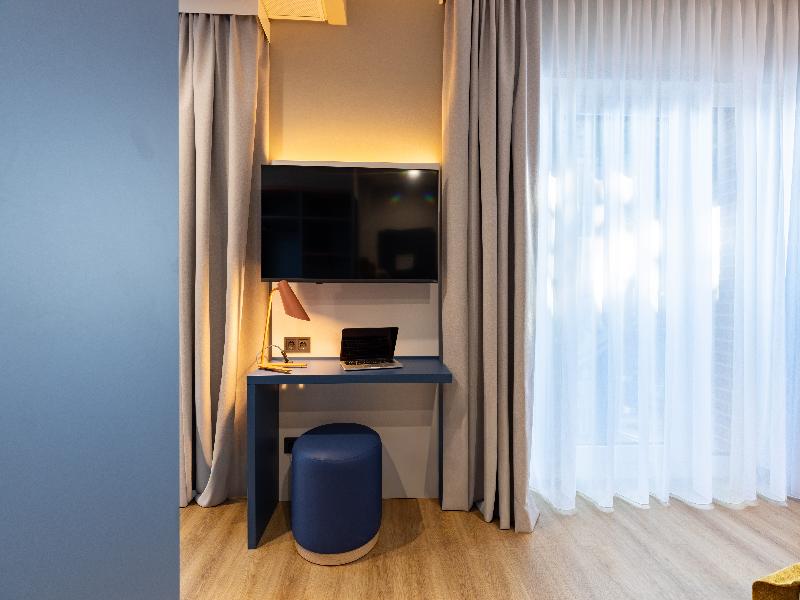 Holiday Inn - the niu Clink Hamburg Barmbek by IHG image