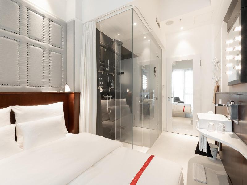 Ruby Lilou Hotel Marseille by IHG image
