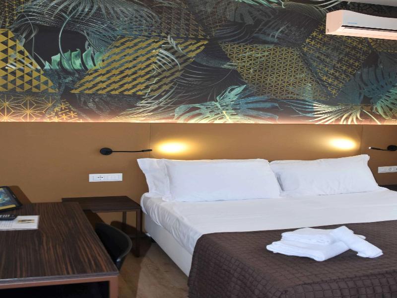 Hotel Suez image