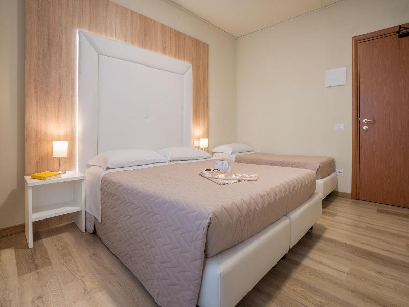 Hotel Suez image