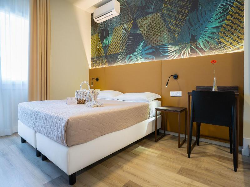 Hotel Suez image