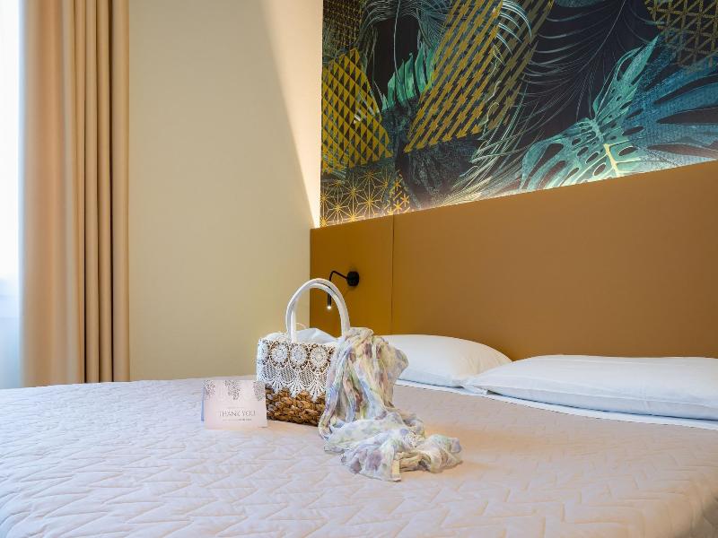 Hotel Suez image