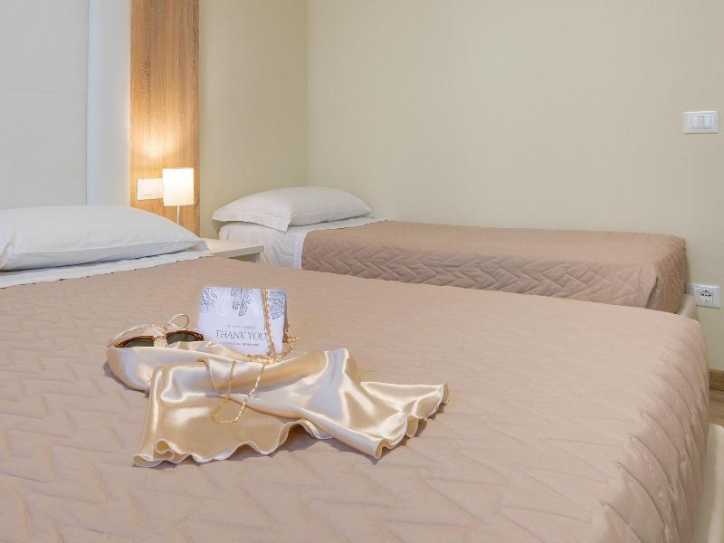 Hotel Suez image