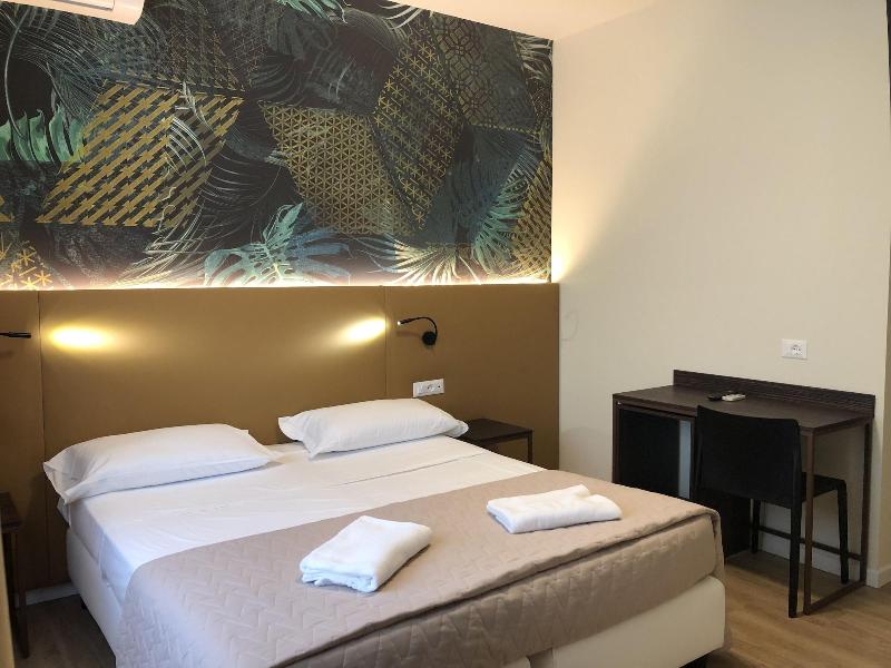 Hotel Suez image
