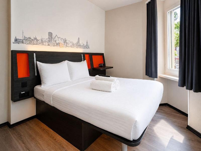 Easyhotel Zurich City Main Station image