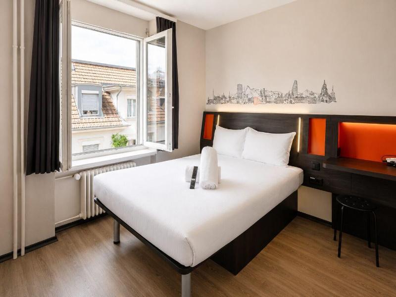 Easyhotel Zurich City Main Station image
