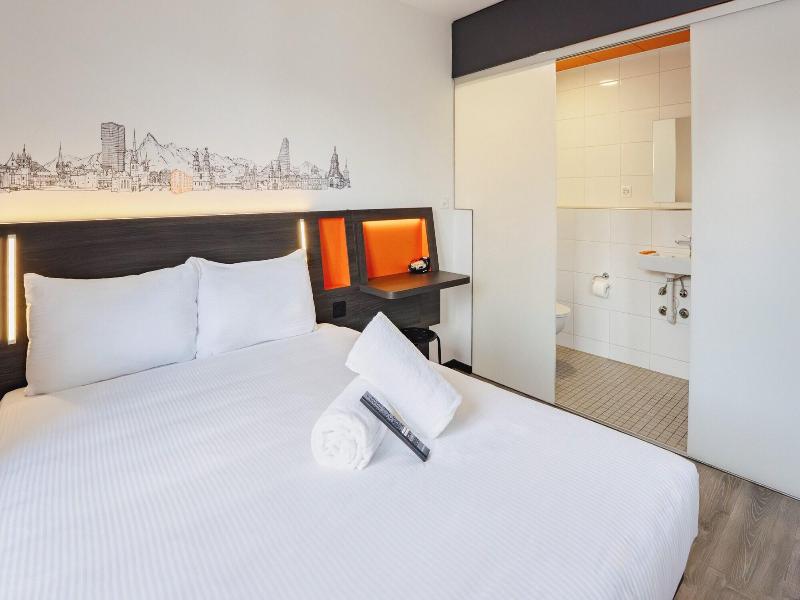 Easyhotel Zurich City Main Station image