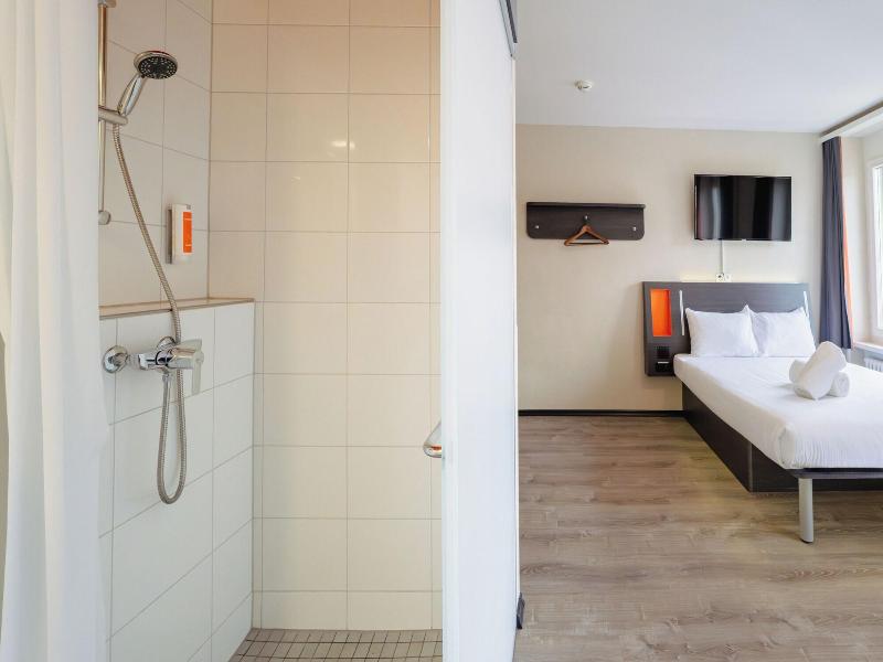 Easyhotel Zurich City Main Station image