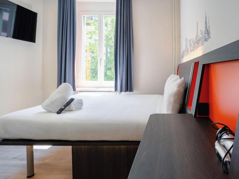 Easyhotel Zurich City Main Station image