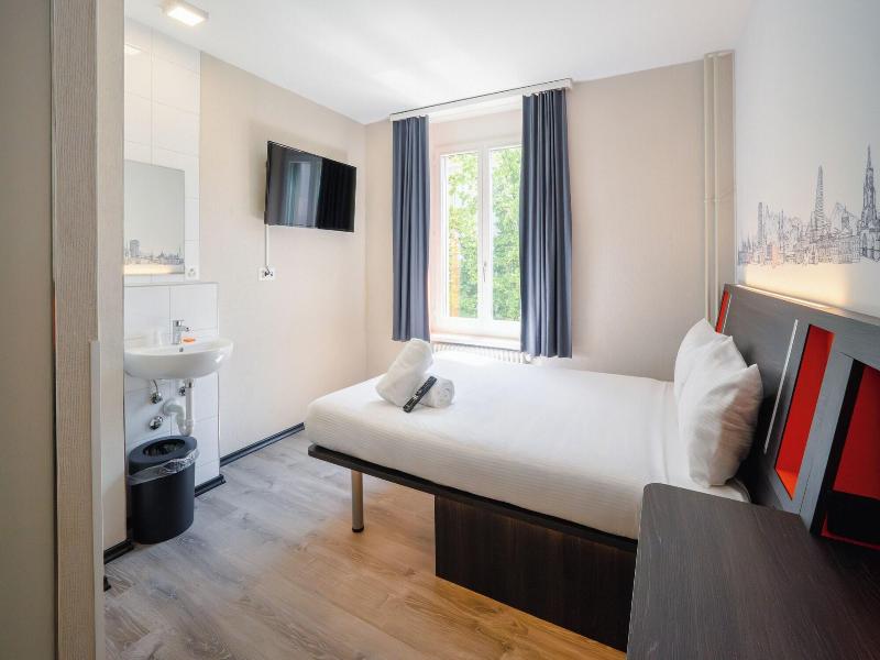 Easyhotel Zurich City Main Station image