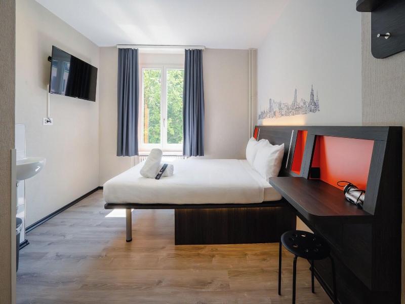 Easyhotel Zurich City Main Station image