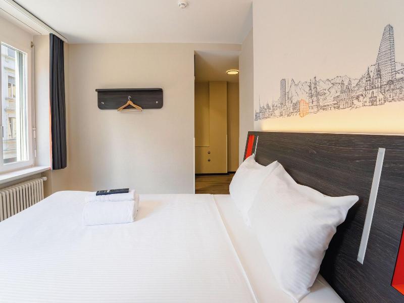 Easyhotel Zurich City Main Station image