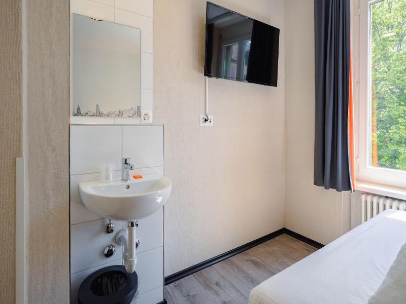 Easyhotel Zurich City Main Station image