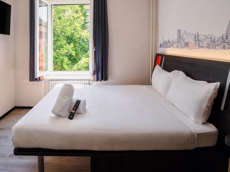 Easyhotel Zurich City Main Station image