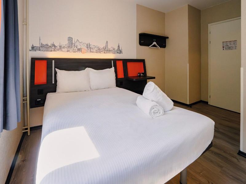 Easyhotel Zurich City Main Station image