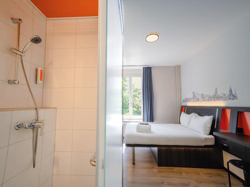 Easyhotel Zurich City Main Station image