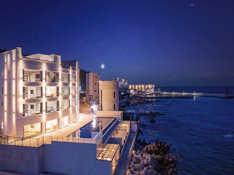 Sharp Flat Hotel image