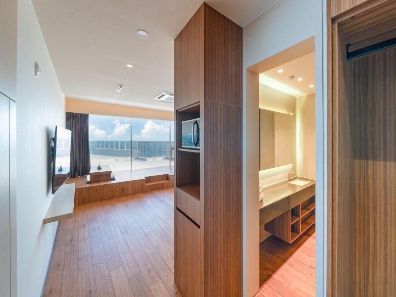 Sharp Flat Hotel image