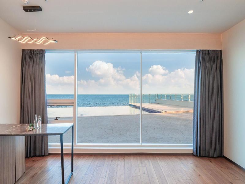 Sharp Flat Hotel image