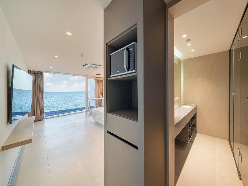 Sharp Flat Hotel image