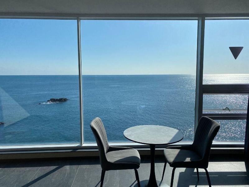 Sharp Flat Hotel image