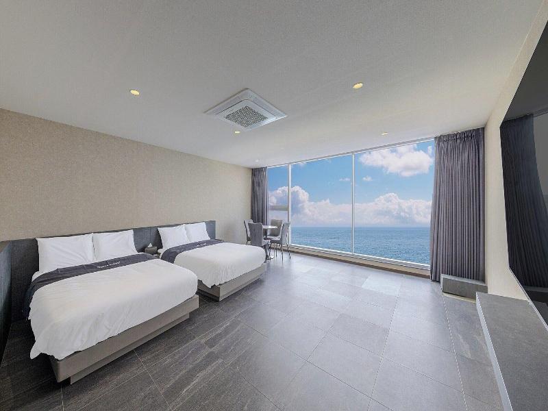 Sharp Flat Hotel image
