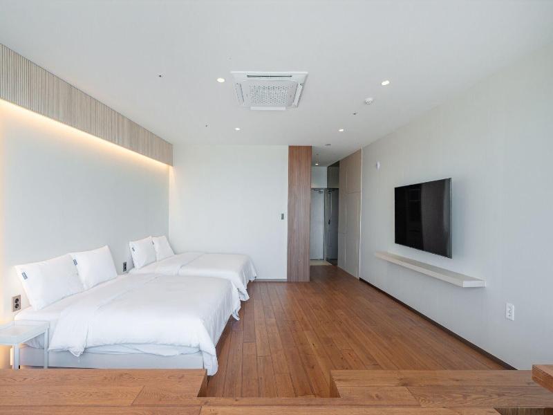 Sharp Flat Hotel image