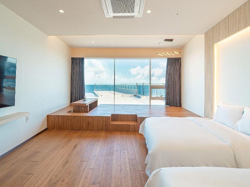 Sharp Flat Hotel image