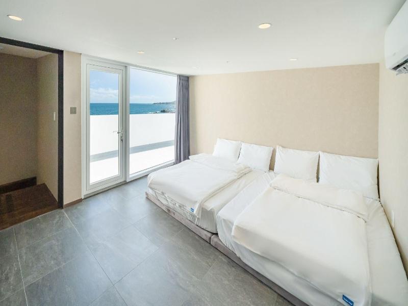 Sharp Flat Hotel image