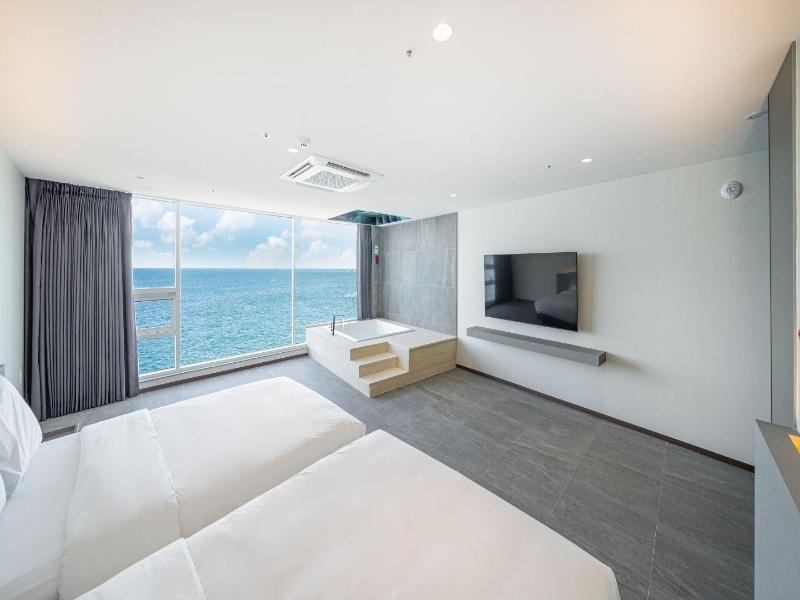Sharp Flat Hotel image