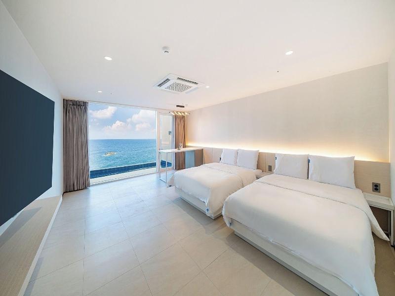 Sharp Flat Hotel image