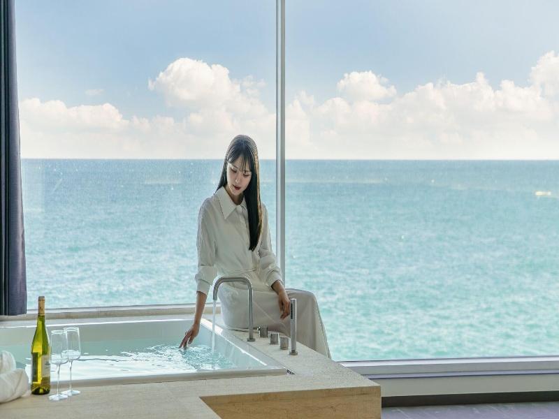 Sharp Flat Hotel image