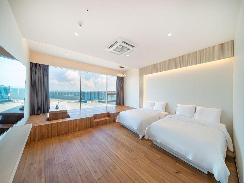 Sharp Flat Hotel image