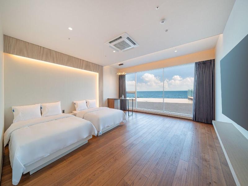 Sharp Flat Hotel image